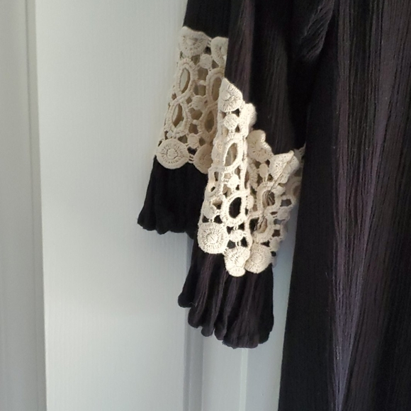 Boutique Black Top with Ivory Embellish - Picture 4 of 6